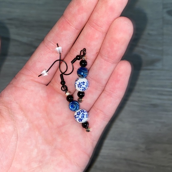 FREE W PURCHASE Handmade nickel free earrings - Picture 3 of 3